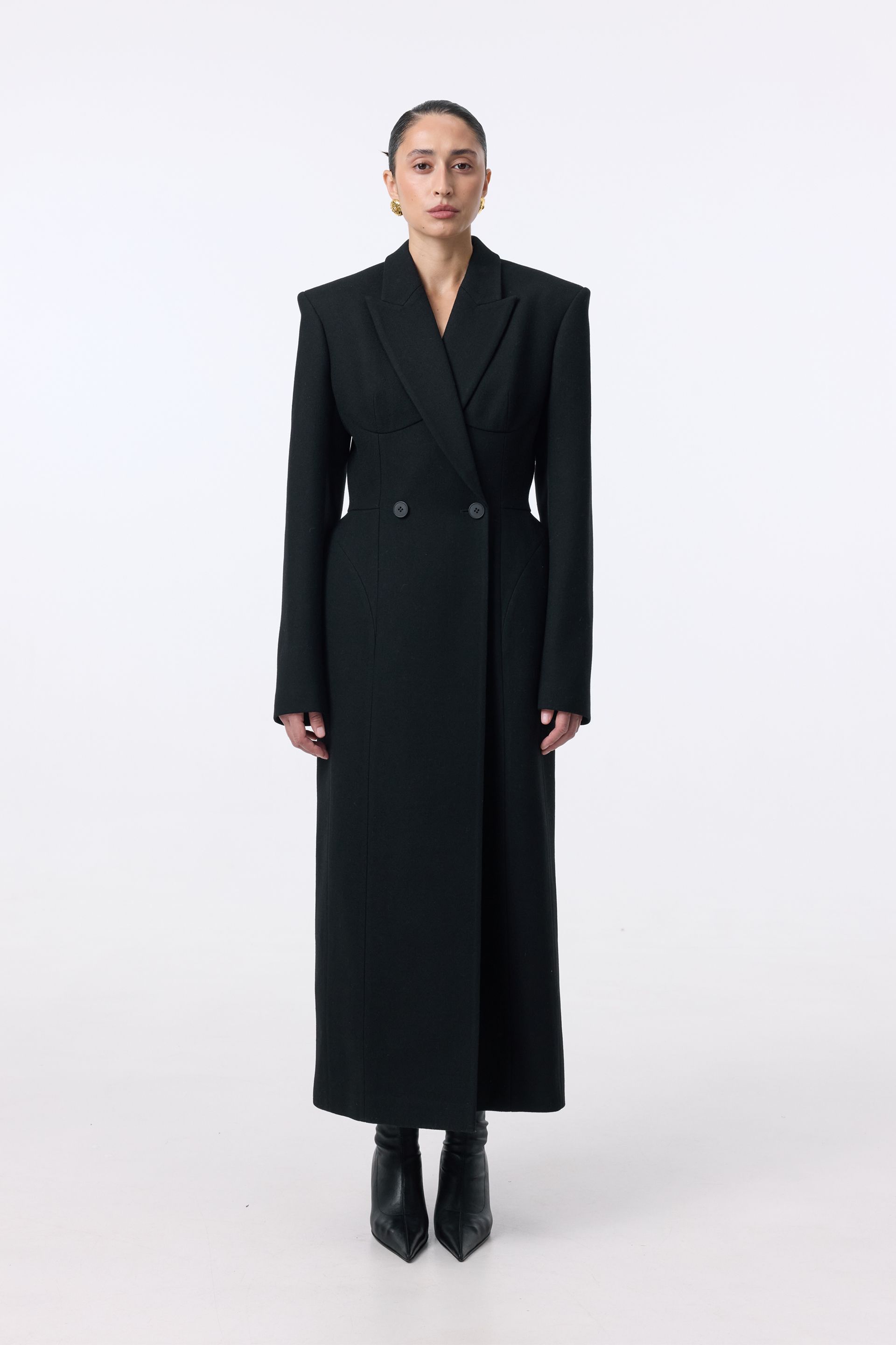 Fitted coat with accent shoulders | BAZHANE